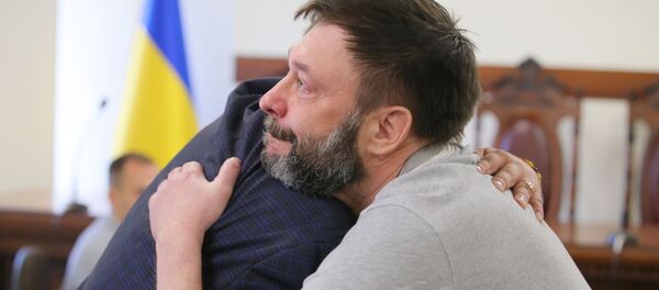 Руководитель портала РИА Новости Украина Кирилл Вышинский после заседания апелляционного суда Киева Руководитель портала РИА Новости Украина Кирилл Вышинский после заседания апелляционного суда Киева - Sputnik Кыргызстан