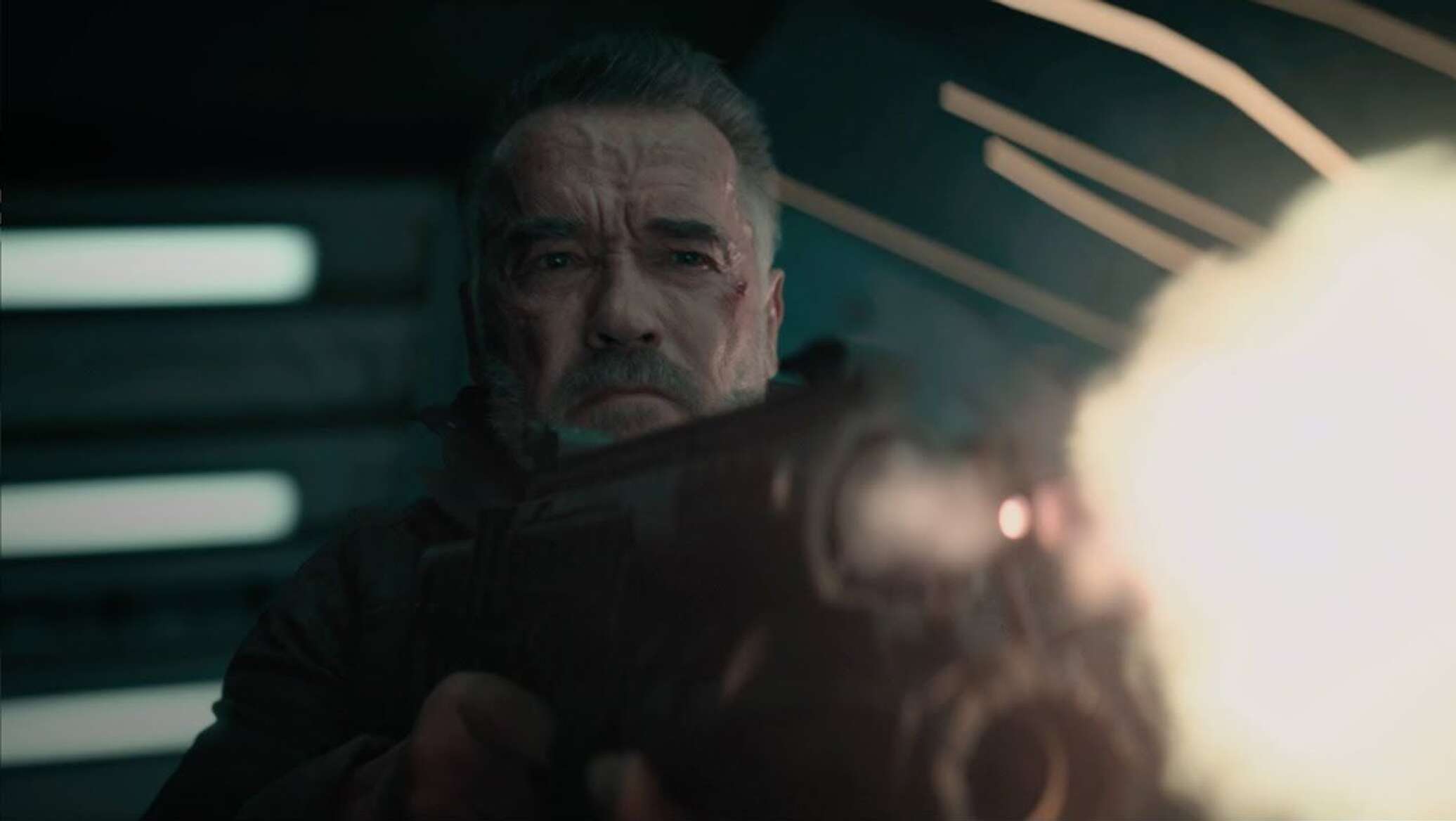 Terminator trailer. T 800 терминатор генезис. Маккензи дэвис терминатор 6. Джейсон кларк терминатор генезис. Терминатор генезис кайл риз.