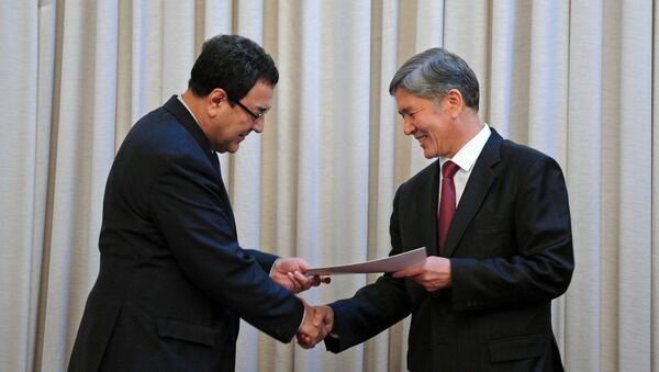 Бывший президент Алмазбек Атамбаев и бывшим вице-премьер Шамиль Атаханов - Sputnik Кыргызстан