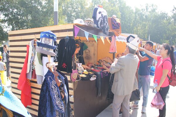 Городок из юрт — как в Москве отметили День независимости Кыргызстана. Фото Городок из юрт — как в Москве отметили День независимости Кыргызстана. Фото - Sputnik Кыргызстан