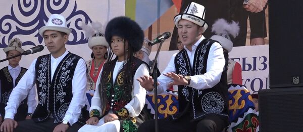 Как парк в Москве превратился в мини-Кыргызстан 31 августа — видео - Sputnik Кыргызстан