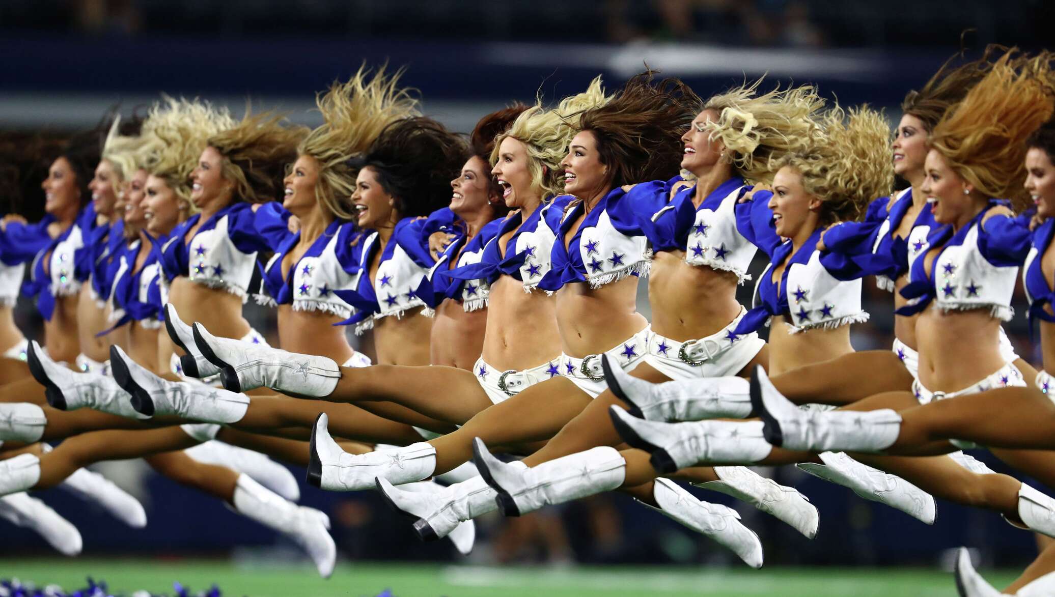 Лучшие девочки недели. Чирлидеры команды "Даллас ковбойз". Dallas Cowboys cheerleaders. Девушка недели фото. Девушки выступающие в перерывах между таймами