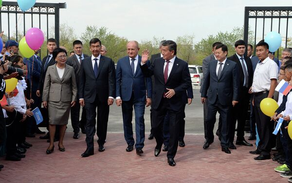 Глава государства поздравил учащихся с Днем знаний. - Sputnik Кыргызстан