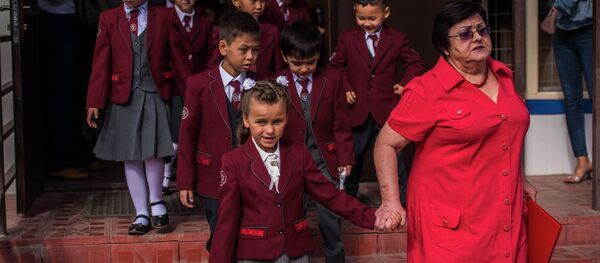 Торжественная линейка в день знания в Бишкеке - Sputnik Кыргызстан