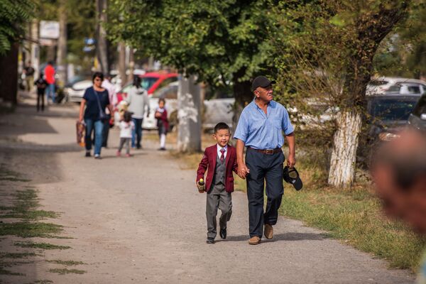 Торжественная линейка в день знания в Бишкеке - Sputnik Кыргызстан