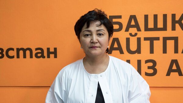 Руководитель одного из отделов Управления образования мэрии Гульмира Акматова - Sputnik Кыргызстан