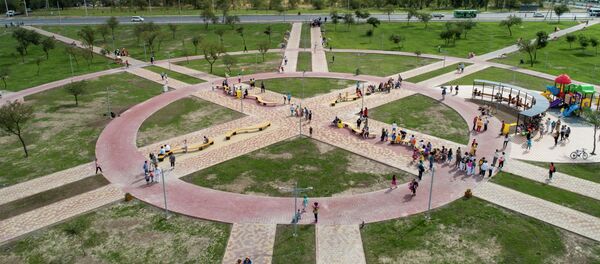 Открытие нового парка на пересечении Южной магистрали и проспекта Чингиза Айтматова в Бишкеке - Sputnik Кыргызстан