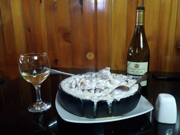 Гид уговорил туристов ограбить виноградник — кыргызстанка об отдыхе в Грузии - Sputnik Кыргызстан