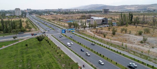 Автомобили на улице Аалы Токомбаева в Бишкеке. Архив - Sputnik Кыргызстан