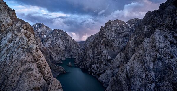 Озеро Кель-Суу, запечатленное ирландским фотографом Ричардом Ватсоном во время путешествия по Киргизии - Sputnik Кыргызстан