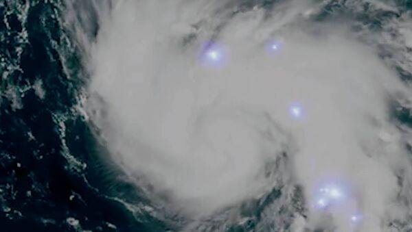 Глаз бури — уникальное видео из самого сердца бушующего урагана - Sputnik Кыргызстан