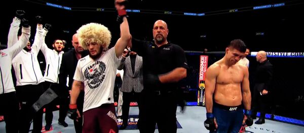 Организация Абсолютный бойцовский чемпионат (UFC) представила презентационный ролик (превью) к поединку чемпион против чемпиона — россиянина Хабиба Нурмагомедова и американца Дастина Порье. Организация Абсолютный бойцовский чемпионат (UFC) представила презентационный ролик (превью) к поединку чемпион против чемпиона — россиянина Хабиба Нурмагомедова и американца Дастина Порье. - Sputnik Кыргызстан