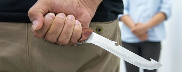 Случаи нападения на человека с ножом - Sputnik Кыргызстан