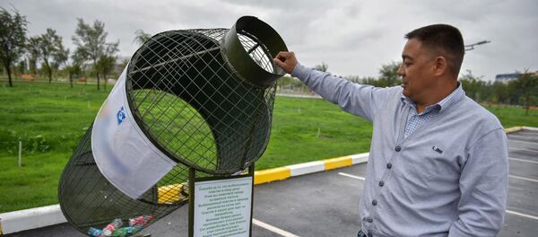 Установка специальных урн для пластика в Бишкеке - Sputnik Кыргызстан