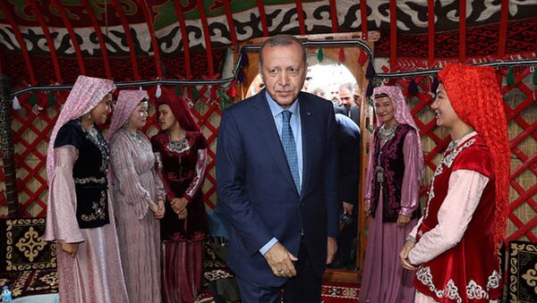 Визит президента Турции Реджепа Тайип Эрдогана в город Малазгирт - Sputnik Кыргызстан