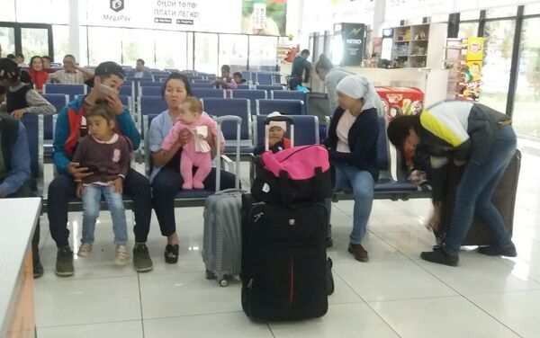 То есть 156 человек больше 20 часов ожидали рейса в аэропорту. - Sputnik Кыргызстан