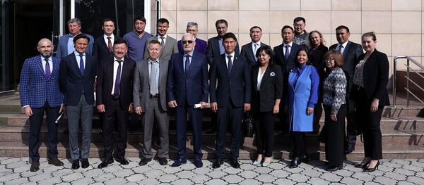 Совещание с почетными консулами иностранных государств с участием МИД КР Чингиза Айдарбекова - Sputnik Кыргызстан