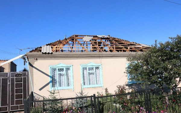 В основном повреждены жилые дома в верхней части города, а также в селах Жолголот и Таш-Кыя. - Sputnik Кыргызстан