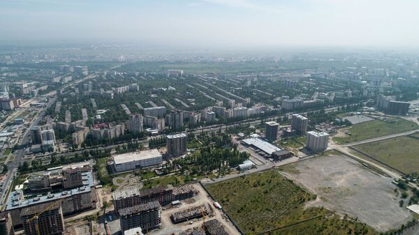 Многоэтажные дома в Южных микрорайонах Бишкека с высоты дрона. Архивное фото - Sputnik Кыргызстан