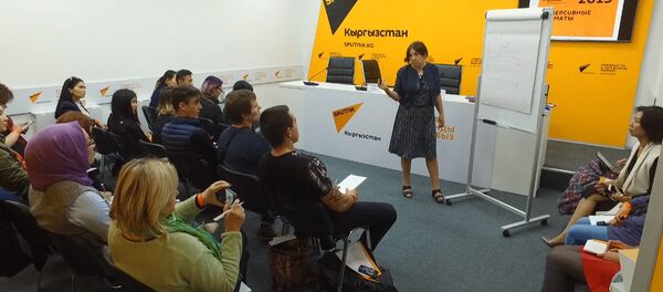 Журналисты прокомментировали выступление российского продюсера — видео Журналисты прокомментировали выступление российского продюсера — видео - Sputnik Кыргызстан