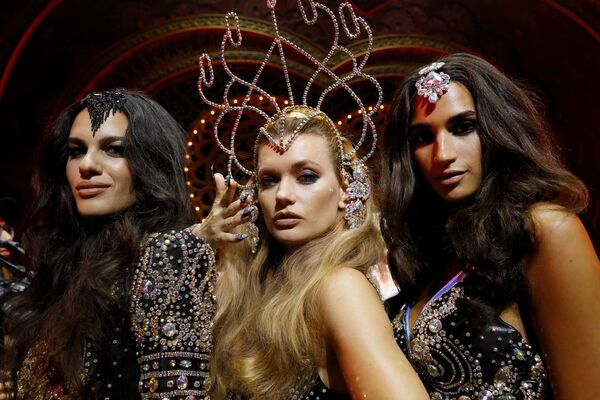 Позирующие модели для The Blonds x Moulin Rouge! The Musical на Нью-Йоркской неделе моды  - Sputnik Кыргызстан