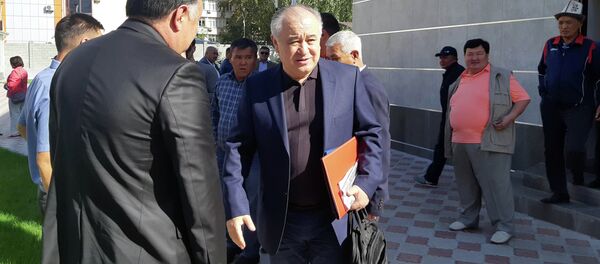 Пересмотр уголовного дела в отношении Омурбека Текебаева в Первомайском суде - Sputnik Кыргызстан