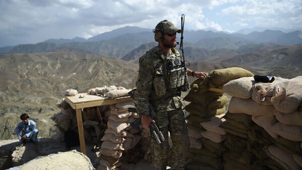 Военнослужащий армии США на контрольно-пропускном пункте в районе Дех Бала в Афганистане. Архивное фото - Sputnik Кыргызстан
