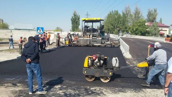 В Бишкеке в ближайшее время будет сдан в эксплуатацию новый автомобильный мост над рекой Ала-Арчой - Sputnik Кыргызстан