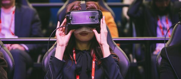 Посетители на выставке мобильных технологий. Архивное фото - Sputnik Кыргызстан