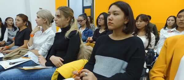 Это было круто — бишкекские студенты о встрече с продюсером из РФ. Видео - Sputnik Кыргызстан