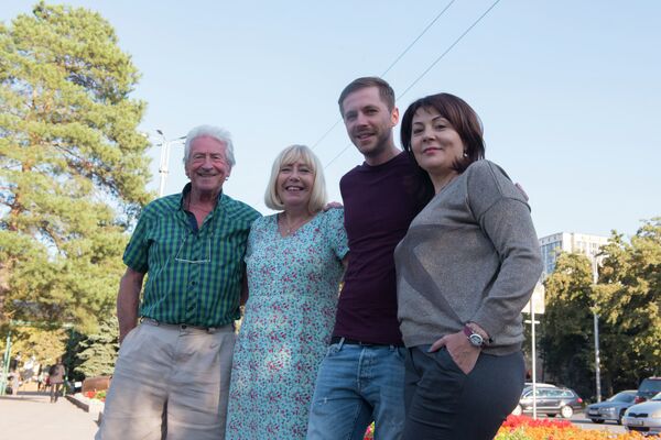 Британка через 10 лет узнала, что спасла бишкекчанина от смертельной болезни - Sputnik Кыргызстан