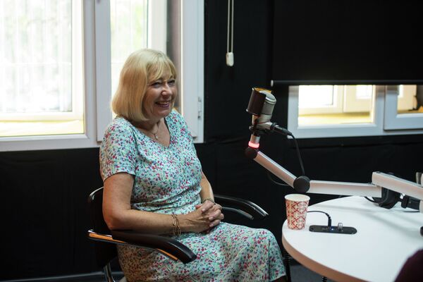 Британка через 10 лет узнала, что спасла бишкекчанина от смертельной болезни - Sputnik Кыргызстан