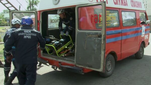 Как в Бишкеке спасают людей при пожарах и ДТП — видео с учений МЧС - Sputnik Кыргызстан