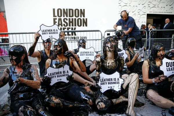 Акция протеста против кожевенной промышленности в Лондоне - Sputnik Кыргызстан