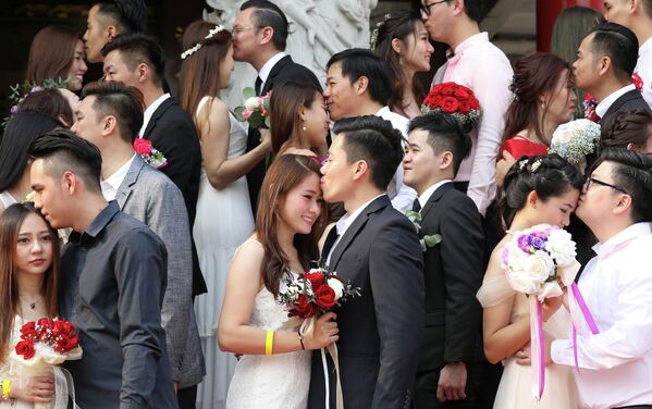 Массовая свадьба в Куала-Лумпуре - Sputnik Кыргызстан