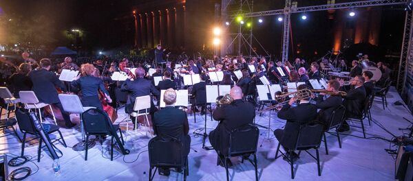 Пятый фестиваль классической музыки Tengri Music на Старой площади Бишкека - Sputnik Кыргызстан