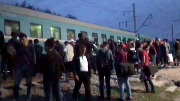 Новые подробности столкновения поезда и автобуса в Казахстане. Видео - Sputnik Кыргызстан