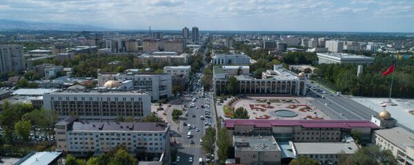 Вид с дрона на площадь Ала-Тоо и улицу Киевскую в Бишкеке Вид с дрона на площадь Ала-Тоо и улицу Киевскую в Бишкеке - Sputnik Кыргызстан