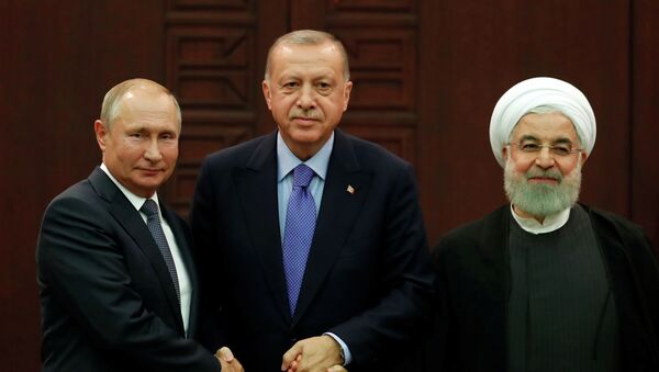 Президенты России, Турции и Ирана — Владимир Путин, Реджеп Тайип Эрдоган и Хасан Роухани на трехсторонних переговорах по урегулированию конфликта в Сирии в Анкаре. 16 сентября 2019 года - Sputnik Кыргызстан