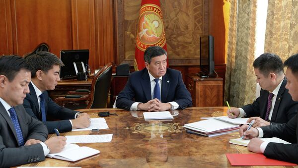 Президент Сооронбай Жээнбеков провел совещание по ситуации на кыргызско-таджикской границе - Sputnik Кыргызстан