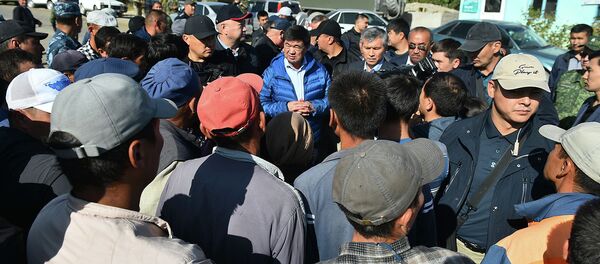 Рабочий визит премьер-министра Мухаммедкалыя Абылгазиева в Баткенскую область Рабочий визит премьер-министра Мухаммедкалыя Абылгазиева в Баткенскую область - Sputnik Кыргызстан