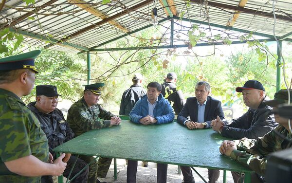 Рабочий визит премьер-министра Мухаммедкалыя Абылгазиева в Баткенскую область - Sputnik Кыргызстан