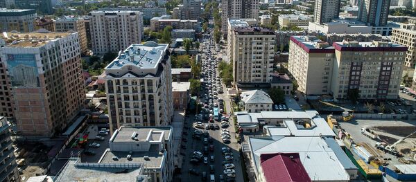 Ремонт улицы Московской в Бишкеке спровоцировал огромные заторы. Видео - Sputnik Кыргызстан