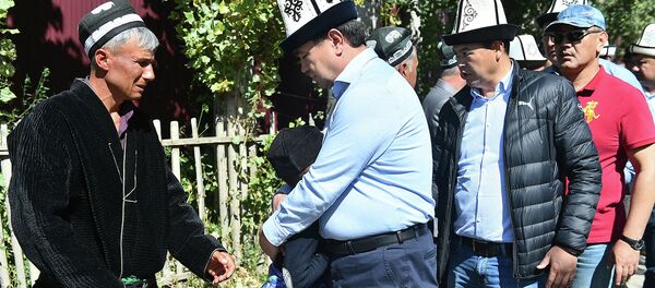 Похороны погибшего военнослужащего отряда специального назначения Бору ГПС КР Равшана Муминова - Sputnik Кыргызстан