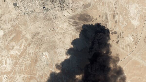 Атака дронов на нефтеперерабатывающие заводы (НПЗ) Saudi Aramco - Sputnik Кыргызстан