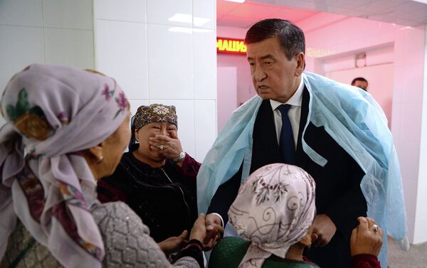 Жээнбеков пожелал всем пострадавшим скорейшего выздоровления, выразил благодарность медицинскому персоналу за принятие оперативных мер. - Sputnik Кыргызстан