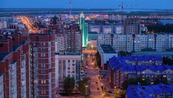 Жилой квартал Сургута в вечерней подсветке. Архивное фото - Sputnik Кыргызстан