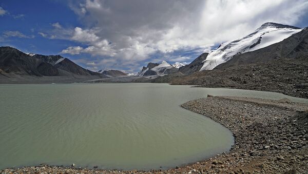 Ледниковое озеро Петрова близ высокогорного рудника Кумтор - Sputnik Кыргызстан