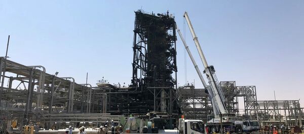 Поврежденные участки нефтяного завода Saudi Aramco в Хураисе Поврежденные участки нефтяного завода Saudi Aramco в Хураисе - Sputnik Кыргызстан