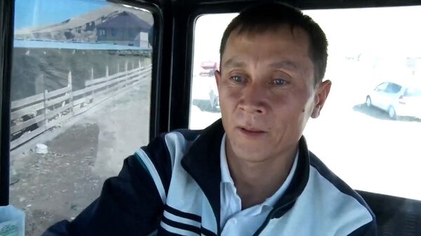 Сельчане зовут меня Путин-аке — тракторист из Джалал-Абада. Видео - Sputnik Кыргызстан